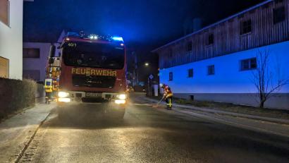 Bild: FFW Ursensollen
Die Feuerwehren Ursensollen und Zant rückten Sonntagnacht mit den First Respondern Ursensollen zu einem Unfall in Stockau aus.