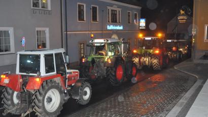 Bild: dob
501 Fahrzeuge und mehr als 800 Teilnehmer gingen am Freitag auf die Straße und zogen eine mächtige Demonstrationsspur von Waidhaus über Eslarn nach Moosbach.