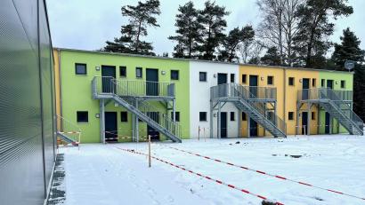 Bild: Gabi Schönberger
Das Ursula-Barrois-Haus in der Schustermooslohe wird bald bezugsfertig sein und dann den Wohnungslosen in Weiden als Unterkunft dienen. Derzeit sind knapp 30 Wohnungslose in Notwohnungen der Stadt untergebracht.