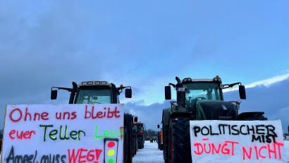 Bild: Gabi Schönberger
Am Montagnachmittag rollen wieder zwei Protestkonvois durch Weiden. Die Demonstranten sind vor allem mit der Arbeit der Ampel-Regierung unzufrieden.