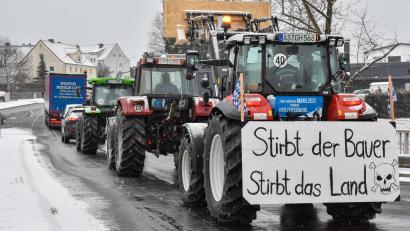 Bild: Stephan Huber
Slogans auf Plakaten zeigten, was Bauern auf die Straße bringt.