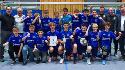 Bild: Stephan Huber
Die C-Junioren des SV Raigering 1 jubeln über den Gewinn der Stadtmeisterschaft.