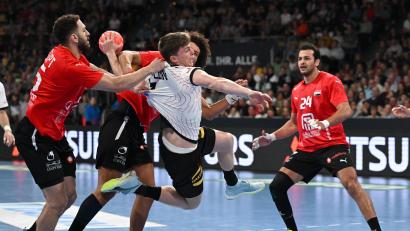 Archivbild: Sven Hoppe/dpa
Von den deutschen Youngstern um Nils Lichtlein (Mitte) erwartet sich Marc-Jannis Prelle von der HSG Weiden bei der am Mittwoch beginnenden Heim-EM der Handballer so einiges. Der Nationalspieler ist durch seine Zeit beim ESV Regensburg auch in der Oberpfalz bestens bekannt.