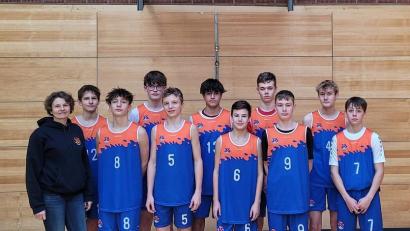 Bild: JAS-Gymnasium/exb
Für Nabburg treten beim regionalentscheid im Basketball an: Betreuerin Barbara Meier, Jonathan Bock, Fabian Ziegler, Valentin Herrmann, Leon Böckl, Philipp Thapa, Jonas Schwarz, Ben Mutzbauer, Paul Stöberl, Paul Meller und Jonas Schmidberger (von links).
