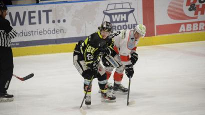 Bild: Andreas Brückmann
Der US-Amerikaner Hunter Fortin (links) hat seinen Vertrag beim Eishockey-Bayernligisten ERSC Amberg vorzeitig verlängert.