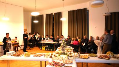 Bild: fvo
Neujahrsempfang der Pfarrei St. Sebastian mit Pfarrgemeinderatsprecherin Birgit Bergmann, Maria Golla und Pfarrer Norbert Götz (von links).