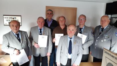 Bild: Soldatenkameradschaft Leonberg/exb
Ehrungen gab es bei der Soldatenkameradschaft Leonberg. Im Bild (von links) Johann Wölfl, Ehrenvorsitzender Reiner Köppel, Alois Männer, Hubert Männer, Vorsitzender Konrad Wölfl, Konrad Lippert und stellvertretender Kreisvorsitzender Josef Meisel.