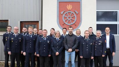 Bild: gru
Die Führungsmannschaft der Feuerwehr Weißenberg nach den Neuwahlen mit Bürgermeister Hans-Jürgen Strehl und den Verantwortlichen der Landkreisfeuerwehr.
