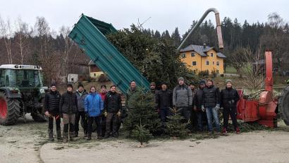 Bild: SPD Erbendorf-Wildenreuth/exb
Das Helferteam der Weihnachtsbaumsammelaktion der SPD Erbendorf-Wildenreuth war im Gemeindegebiet unterwegs.