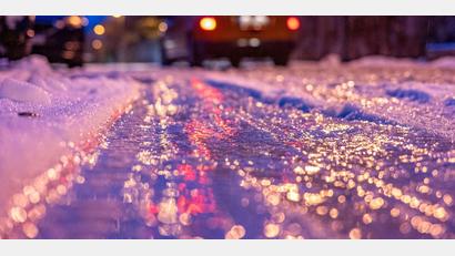 Bild: Armin Weigel/dpa/Symbolbild
Der Deutsche Wetterdienst (DWD) meldet für weite Teilen Bayerns gefrierenden Regen und Glatteis.