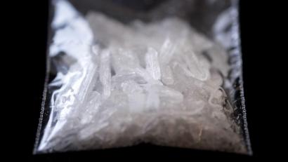 Symbolbild: David-Wolfgang Ebener/dpa
Ein Autofahrer versuchte Crystal Meth bei einer Kontrolle in einer Socke zu verstecken.