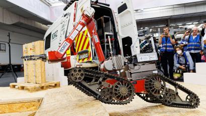 Bild: Michael Matthey/dpa
In Zusammenarbeit mit der Feuerwehr in Dortmund entwickelt das Deutsche Rettungsroboter Zentrum mechanische "Kollegen" für den Rettungsdienst.
