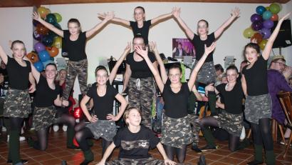 Bild: gi
Beste Stimmung herrscht beim Faschingsball der Heumadener Schützen im Schützen- und Gasthaus Bock mit einem großartigen Besuch. Der Nachwuchs des Waidhauser Faschingsvereins präsentiert sich zu Beginn erstmals öffentlich und wird mit viel Beifall belohnt.
