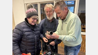Archivbild: Irmgard Graser/exb
Beim Reparatur Café im Oktober wurde bereits fleißig gewerkelt. Der nächste Termin in Pressath ist am 3. Februar.
