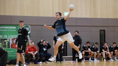 Bild: Dieter Jäschke
HSG-Spieler Florian Kreiter beim Wurf: Die Weidener Handballer stehen im Derby gegen die HSG Nabburg-Schwarzenfeld vor einer kniffligen Aufgabe.