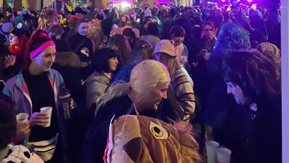 Archivbild: Jörg Weiß/exb
Weiberfasching in Neunburg: Auch dieses Jahr geht die Post ab. Diesmal steigt die Party im Burghof.