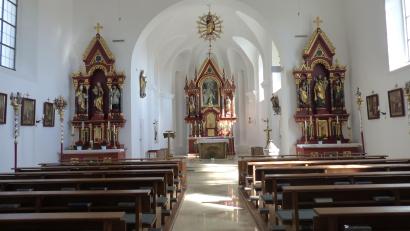 Bild: sl
Der Frauenbund Leuchtenberg hat für die Renovierung der Pfarrkirche gespendet, die nun wieder in neuem Glanz erstrahlt.