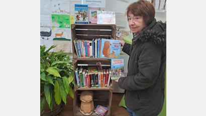 Bild: gis
Bücherstadl-Leiterin Selma Markhof freut sich über die Unterstützung des Wildparks.
