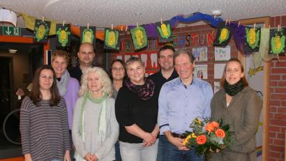 Bild: jp
Eine neue Führung wählt der Kastler Kindergartenförderverein (von links): Maria Steger, Dritte Bürgermeisterin Monika Breunig, Peter Apel, Lilo Weidel, Erna Braun, Birgit Wiesend, Jürgen Rubenbauer, Vorsitzender Michael Anheuser und Stephanie Haas.