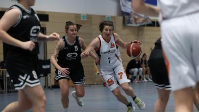 Archivbild: Dieter Jäschke
Beim Tabellenvierten USV TU Dresden haben die Neustädter Basketballerinnen (am Ball Barbara Meier) die Chance, sich auf die kommenden Play-downs einzustimmen.