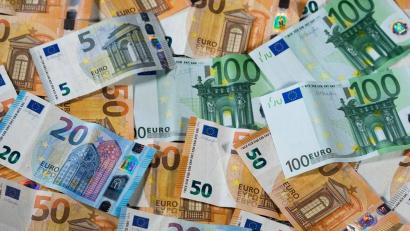 Symbolbild: Jens Büttner/dpa
Der Freistaat Bayern unterstützt seine Kommunen jährlich mit Schlüsselzuweisungen. Der Landkreis Neustadt/WN erhält 19,4 Millionen Euro, die Stadt Weiden 24,5 Millionen Euro und in die einzelnen Landkreis-Kommunen fließen 34 Millionen Euro.