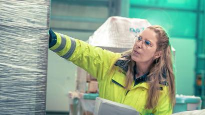 Bild: DB Schenker/dpa
Nicole Herrmann hat mit 39 Jahren ein Praktikum bei DB Schenker in Hamburg gemacht.