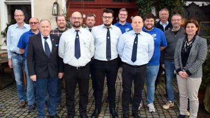 Bild: wku
Nach der Vorstandswahl beim Soldaten- und Kameradschaftsverein Königstein: (von links) Reinhard Pirner, Wolfgang Platzer, Soldatenbund-Bezirksvorsitzender Horst Embacher, Horst Pirner, Stefan Vogl, Marco Renner, der neue Vorsitzende Markus Rippl, Jannik Brunner, Uwe Köller, Michael Zahn, Reinhold Koch, Hans Martin Grötsch und Zweite Bürgermeisterin Doris Lehnerer.