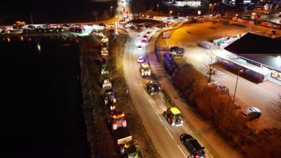 Bild: Andreas Igl/exb
Stern- oder Rundfahrten, wie hier in Schwandorf am 10. Januar, soll es kaum noch geben. Die Landwirte werden künftig ihren Unmut anders kundtun.