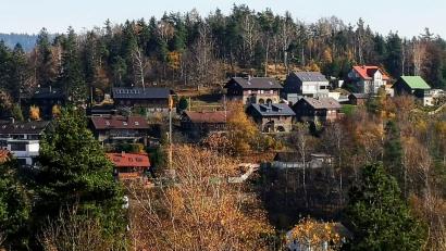 Archivbild: Gemeinde Flossenbürg/exb
Die Sanierung des Plattenbergs wird sehr viel teurer als geplant. Der Gemeinderat korrigiert deshalb seinen Bedarf an Städtebaufördermitteln.