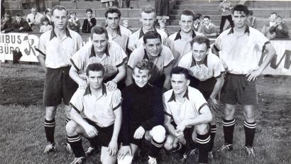 Archivbild: Ziegler
Ein Bild aus den fünfziger Jahren: Max Vetter (mittlere Reihe, links) war einer der Leistungsträger des FC Amberg.