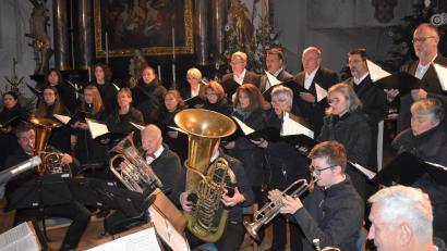 Bild: rgr
Die Chorgemeinschaft "St. Georg" in der Pressather Georgskirche beim 1. Mitsingkonzert.