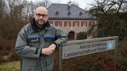 Bild: AELF TW/exb
Günter Dobler ist neuer Leiter der Abteilung Forsten 3 (Zuständigkeit: Westhälfte des Landkreises Neustadt/WN samt Stadtgebiet Weiden) am Amt für Ernährung, Landwirtschaft und Forsten Tirschenreuth-Weiden mit Dienstort in Pressath.