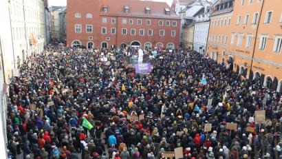 Bild: mib
Ein prall gefüllter Haidplatz - aber auch die vielen Teilnehmer in ganz Deutschland werden AfD-Wähler wohl kaum überzeugen.
