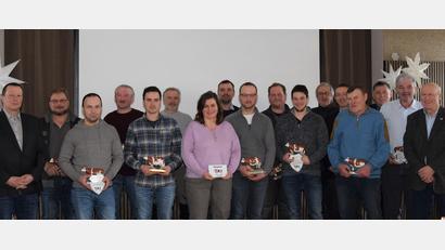 Bild: RZO Oberpfalz/exb
Die Geehrten der Kreisrinderzuchtgenossenschaft Amberg-Sulzbach.