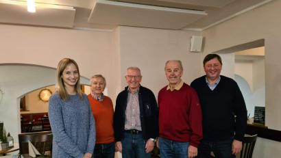 Bild: u
Einen neuen Vorstand wählt der TuS/WE-Förderkreis (von links): Schriftführerin Nicole Herrmann, Schatzmeister Anton Bauer, stellvertretender TuS/WE-Vorsitzender Rudolf Wild, Vorsitzender Wolfgang Weih und sein Stellvertreter Martin Meier.