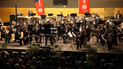 Bild: Hirsch
Das Polizeiorchester Bayern begeistert die über 400 Besucher beim Neujahrskonzert in der Oberpfalzhalle.