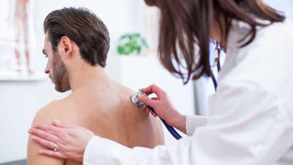 Symbolbild: Christin Klose/dpa
Mit einer ärztlichen Untersuchung im Rathaus ist es vorbei. Der frei gewordene Arztsitz in Dieterskirchen ist an das Gesundheitszentrum Ostoberpfalz in Neunburg gegangen.