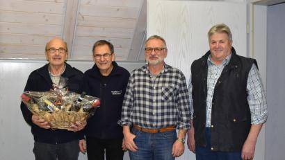 Bild: Feuerwehrsenioren-Stammtisch/exb
Siegfried Hammerers Organisationsarbeit übernehmen Hans Aschka, Hans Spichtinger und Josef Haberl (von links).