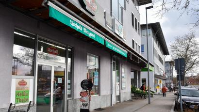 Bild: Stephan Huber
Friseur, Obsthändler, Apotheke, Bäckerei – die Marienstraße ist ein kleines Nahversorgungszentrum. Nur eine Metzgerei gibt es jetzt nicht mehr.