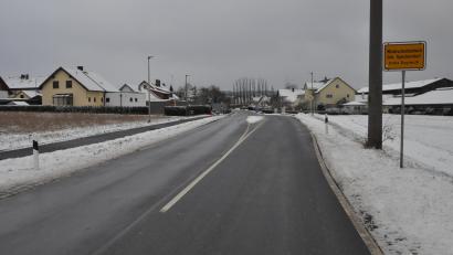 Bild: ak
Auf der Staatsstraße zwischen Kirchenlaibach und Windischenlaibach wird nach Meinung eines Bürgers zu schnell gefahren. Bei einem Ortstermin sollen nun mögliche Maßnahmen besprochen werden.
