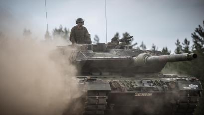 Archivbild: Michael Kappeler
Vier Verbände aus der Oberpfalz nehmen am Großmanöver im Mai an der Nato-Ostflanke teil. Unter anderem die Panzerbrigade 12 aus Cham, Teile des Panzerbataillons 104 aus Pfreimd und das Artilleriebataillon 131 aus Weiden.