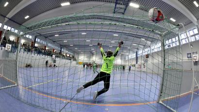 Archivbild: Hubert Ziegler
Fest in der Hand der Nachwuchsfußballer ist am Wochenende die Sporthalle am Schnellweiher in Vilseck.