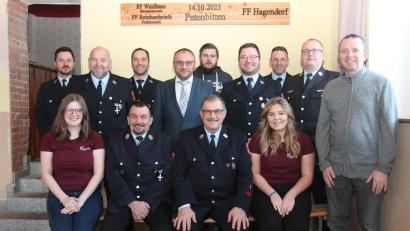 Bild: pi
Die Feuerwehr Hagendorf um die Vorsitzenden Hermann Gilch (sitzend, Zweiter von rechts) und Martin Wittmann (links daneben) haben in diesem Jahr viel vor. Im Mittelpunkt steht das 125-jährige Gründungsjubiläum.
