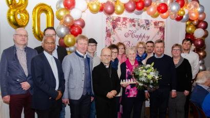 Bild: Maierhofer/exb
Zahlreiche Gratulanten überbringen Inge Maierhofer die besten Wünsche zu ihrem 80. Geburtstag.