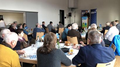 Bild: bgm
Beim Neujahrsempfang der CSU Störnstein bewegt Hauptredner Landrat Andreas Meier vor allem das Thema Klinikum. Er plädiert deutlich für den Neubau eines Haupthauses.