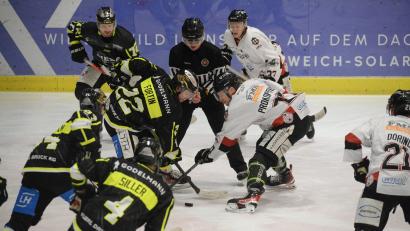 Bild: Andreas Brückmann
Der ERSC Amberg fuhr zuletzt gegen den EHC Königsbrunn den achten Heimsieg in Serie ein. Gegen EA Schongau soll nun der nächste folgen. Das Bild zeigt Hunter Fortin beim Bully.