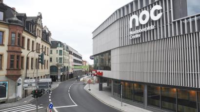 Archivbild: Gabi Schönberger
Dieser Bereich der Sedanstraße ist am Freitagnachmittag bis zum Kolpingplatz wegen eines Demonstrationszugs gesperrt.