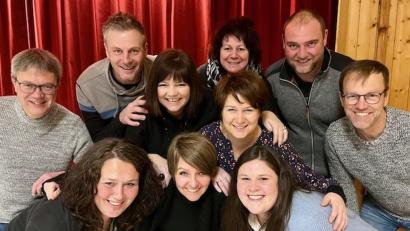 Bild: Theatergruppe Schmidgaden/exb
Die Theatergruppe Schmidgaden führt das Stück ""Wallfahrt und Weihwasser" von Katharina Daffner auf.