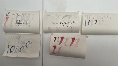 Bild: Birgit Färber/exb
Beim Kalligrafie-Kurs in der Amberger Zeitung gab es viele Anregungen, Schönes zu gestalten.