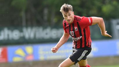 Archivbild: A. Schwarzmeier
Nach seiner schweren Verletzung zu Beginn dieser Saison hat Nico Argauer vom SC Luhe-Wildenau wieder das Training aufgenommen.